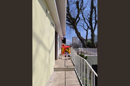 Casa à venda com 170m², 3 quartos e 2 vagasEntrada