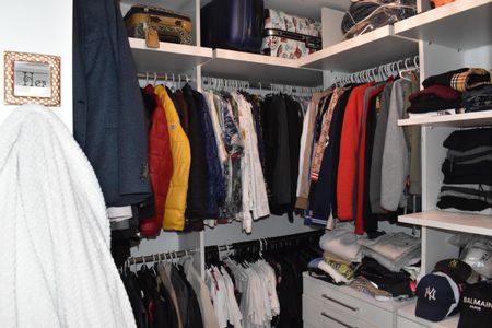 Casa de condomínio para alugar com 319m², 4 quartos e 5 vagasCloset da Suíte 2