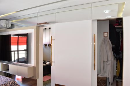 Casa de condomínio para alugar com 319m², 4 quartos e 5 vagasSuíte 2