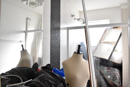 Casa de condomínio para alugar com 319m², 4 quartos e 5 vagasBanheiro da Suíte 4