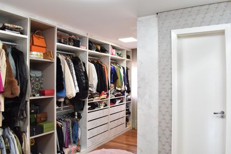 Casa de condomínio para alugar com 319m², 4 quartos e 5 vagasSuíte 3