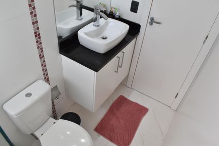 Casa de condomínio para alugar com 319m², 4 quartos e 5 vagasBanheiro da Suíte 1