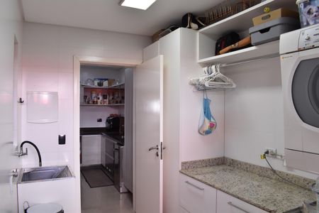 Casa de condomínio para alugar com 319m², 4 quartos e 5 vagasÁrea de Serviço