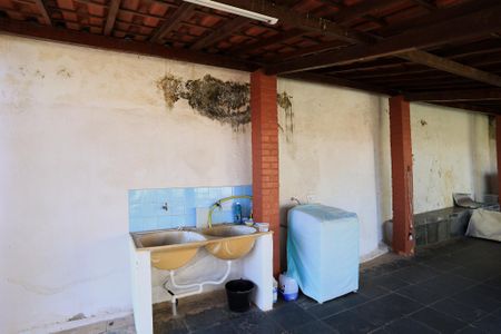 Casa à venda com 300m², 3 quartos e 2 vagasÁrea de Serviço