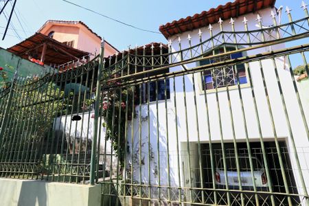 Casa à venda com 300m², 3 quartos e 2 vagasFachada