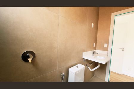 Casa de condomínio à venda com 171m², 3 quartos e 4 vagas Casa de condomínio à venda com 171m², 3 quartos e 4 vagasBanheiro da Suíte 2