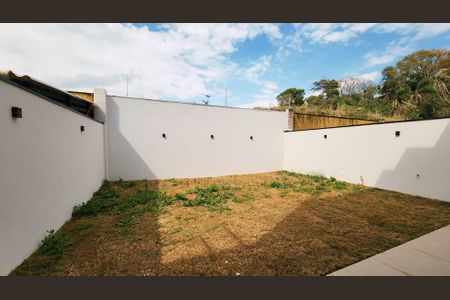 Casa de condomínio à venda com 171m², 3 quartos e 4 vagas Casa de condomínio à venda com 171m², 3 quartos e 4 vagasQuintal