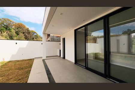 Casa de condomínio à venda com 171m², 3 quartos e 4 vagas Casa de condomínio à venda com 171m², 3 quartos e 4 vagasQuintal