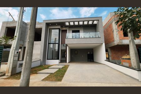 Casa de condomínio à venda com 171m², 3 quartos e 4 vagas Casa de condomínio à venda com 171m², 3 quartos e 4 vagasFachada