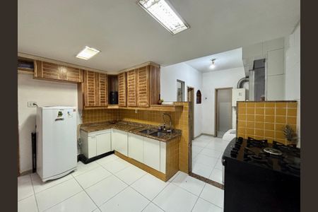 Apartamento para alugar com 210m², 4 quartos e 2 vagas Apartamento para alugar com 210m², 4 quartos e 2 vagasCozinha