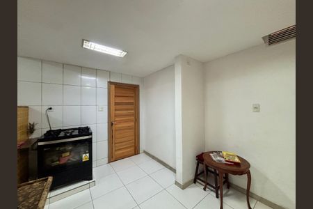 Apartamento para alugar com 210m², 4 quartos e 2 vagas Apartamento para alugar com 210m², 4 quartos e 2 vagasCozinha