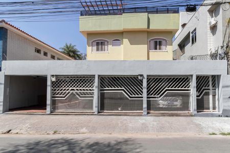 Apartamento à venda com 110m², 3 quartos e 1 vaga Apartamento à venda com 110m², 3 quartos e 1 vagaFachada