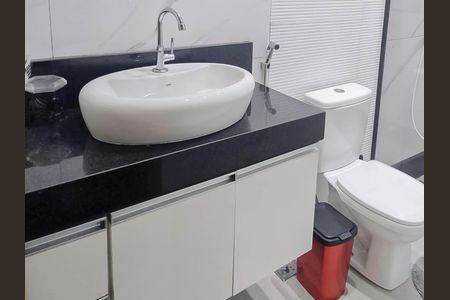 Apartamento à venda com 110m², 3 quartos e 1 vaga Apartamento à venda com 110m², 3 quartos e 1 vagaBanheiro da suíte