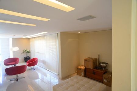 Casa de condomínio à venda com 1370m², 5 quartos e 10 vagasSala 2