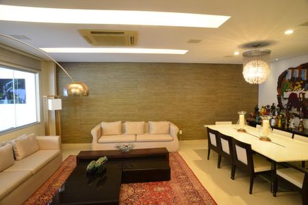 Casa de condomínio à venda com 1370m², 5 quartos e 10 vagasSala 1