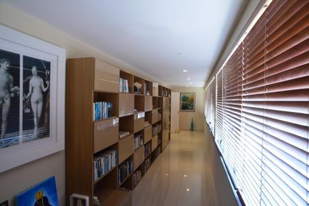 Casa de condomínio à venda com 1370m², 5 quartos e 10 vagasCorredor