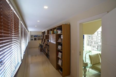 Casa de condomínio à venda com 1370m², 5 quartos e 10 vagasCorredor