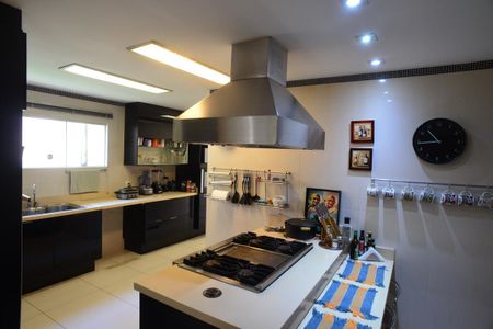 Casa de condomínio à venda com 1370m², 5 quartos e 10 vagasCozinha