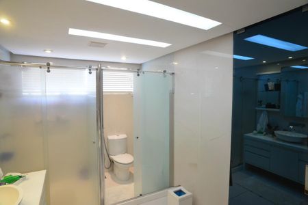 Casa de condomínio à venda com 1370m², 5 quartos e 10 vagasBanheiro da Suíte 1