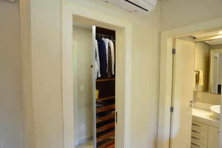 Casa de condomínio à venda com 1370m², 5 quartos e 10 vagasCloset da Suíte 3