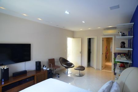 Casa de condomínio à venda com 1370m², 5 quartos e 10 vagasSuíte 4