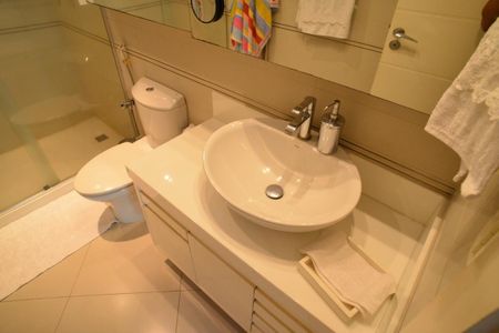 Casa de condomínio à venda com 1370m², 5 quartos e 10 vagasBanheiro da Suíte 4