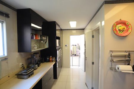 Casa de condomínio à venda com 1370m², 5 quartos e 10 vagasCozinha