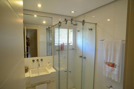 Casa de condomínio à venda com 1370m², 5 quartos e 10 vagasBanheiro da Suíte 2