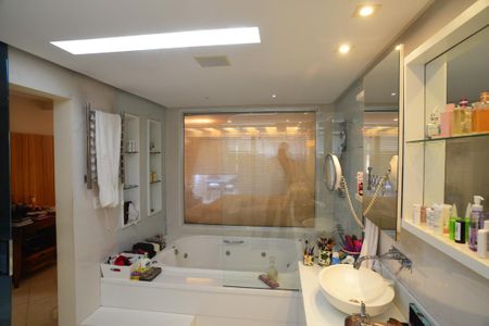 Casa de condomínio à venda com 1370m², 5 quartos e 10 vagasBanheiro da Suíte 1