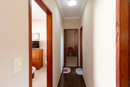 Casa à venda com 220m², 3 quartos e 3 vagasCorredor