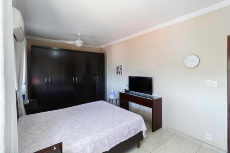 Casa à venda com 220m², 3 quartos e 3 vagasSuíte