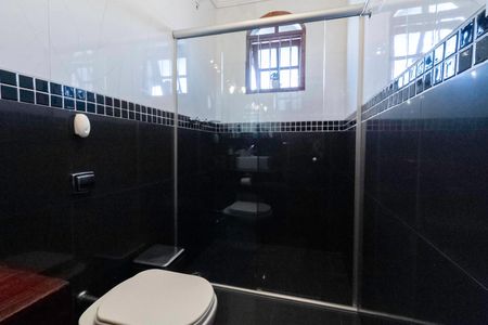 Casa à venda com 220m², 3 quartos e 3 vagasBanheiro 2