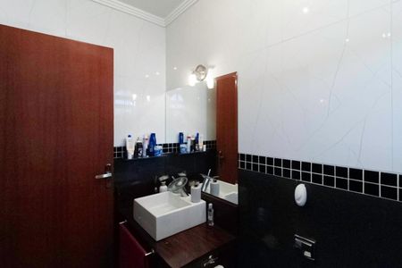 Casa à venda com 220m², 3 quartos e 3 vagasBanheiro 2