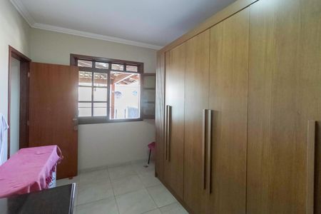 Casa à venda com 220m², 3 quartos e 3 vagasQuarto 2