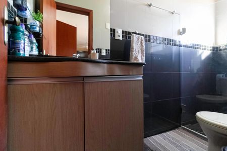 Casa à venda com 220m², 3 quartos e 3 vagasBanheiro da Suíte