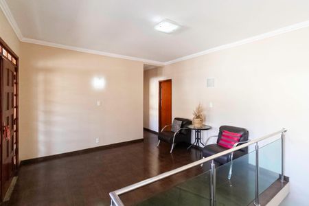 Casa à venda com 220m², 3 quartos e 3 vagasSala 2