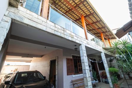 Casa à venda com 220m², 3 quartos e 3 vagasGaragem