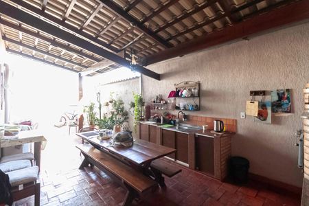 Casa à venda com 220m², 3 quartos e 3 vagasÁrea gourmet