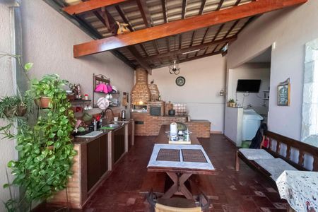 Casa à venda com 220m², 3 quartos e 3 vagasÁrea gourmet