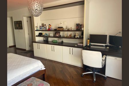 Casa à venda com 3 quartos, 682m² em Campo Belo, São Paulo