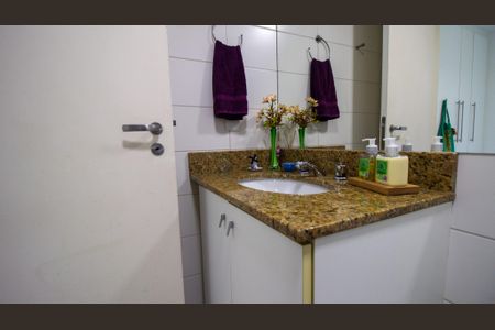 Apartamento à venda com 75m², 3 quartos e 1 vaga Apartamento à venda com 75m², 3 quartos e 1 vagaBanheiro da Suíte 1