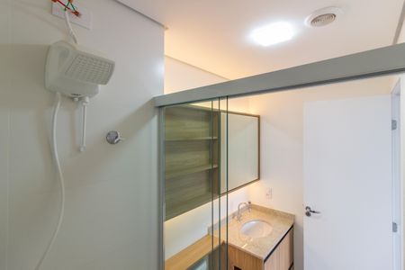 Banheiro de kitnet/studio para alugar com 1 quarto, 28m² em Vila Madalena, São Paulo