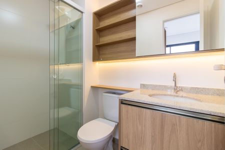 Banheiro de kitnet/studio para alugar com 1 quarto, 28m² em Vila Madalena, São Paulo