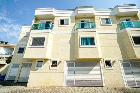 Casa de condomínio à venda com 170m², 3 quartos e 2 vagasFachada interna