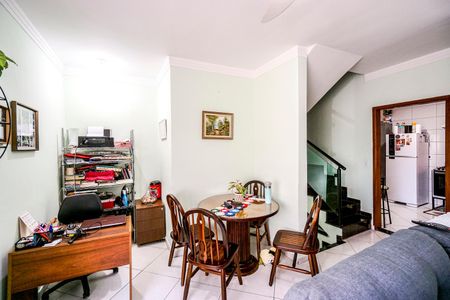 Casa de condomínio à venda com 170m², 3 quartos e 2 vagasSala