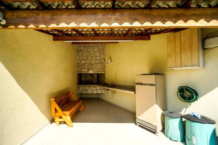 Casa de condomínio à venda com 170m², 3 quartos e 2 vagasChurrasqueira