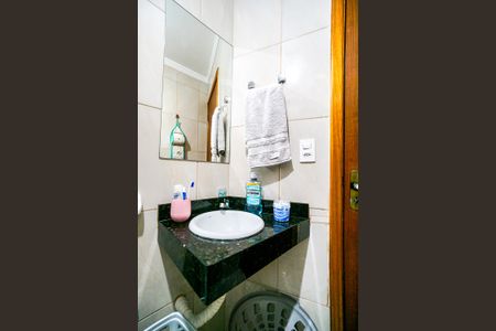 Casa de condomínio à venda com 170m², 3 quartos e 2 vagasBanheiro social