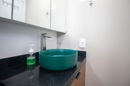 Banheiro de apartamento à venda com 1 quarto, 35m² em Santo Amaro, São Paulo