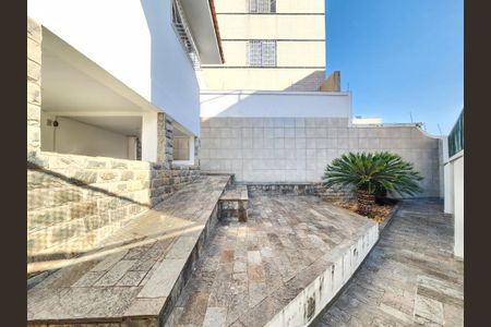 Casa à venda com 193m², 3 quartos e 4 vagas Casa à venda com 193m², 3 quartos e 4 vagasQuintal
