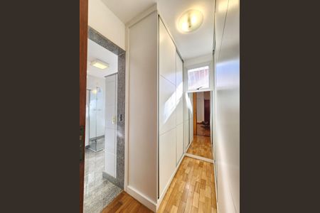 Casa à venda com 193m², 3 quartos e 4 vagas Casa à venda com 193m², 3 quartos e 4 vagasCloset da suíte